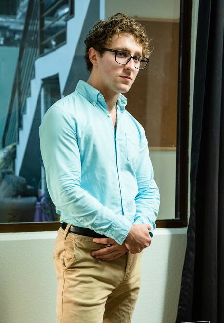 Die geilen Kumpels Dale Savage, Chris Damned und Calvin Banks lutschen und ficken sich gegenseitig