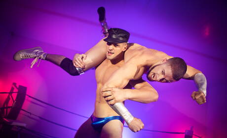 加拿大健壯的Skyy Knox和加拿大肌肉發達的Malik Delgaty進行了一場火熱的性愛