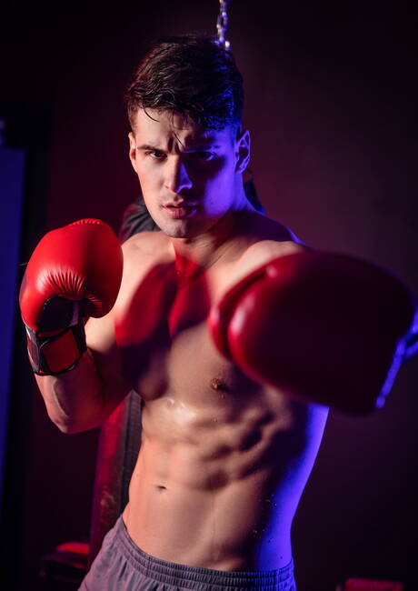 加拿大肌肉男 Malik Delgaty 和美國硬漢 Johnny Donovan 口交後乾了屁股