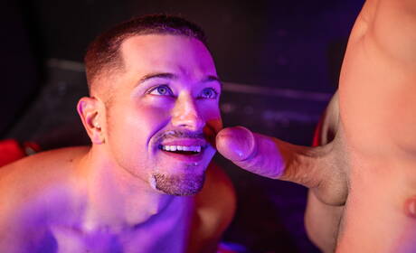 加拿大肌肉男 Malik Delgaty 和美國硬漢 Johnny Donovan 口交後乾了屁股