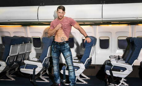 Amerykański przystojniak Roman Todd i Devy w gorącej akcji ruchania w tyłek