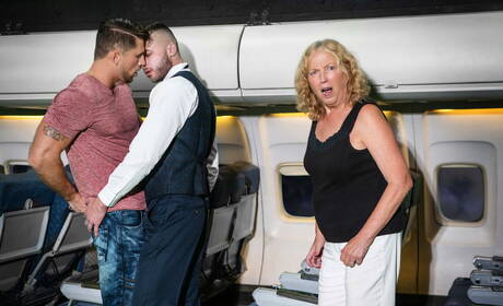 Amerykański przystojniak Roman Todd i Devy w gorącej akcji ruchania w tyłek