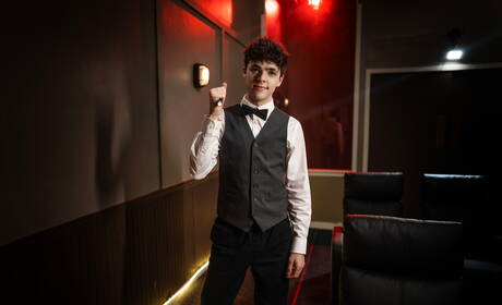 淫蕩的夥伴 Dante Colle、Michael Boston 和 Troye Dean 激烈的三人性愛