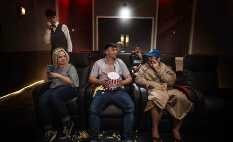 淫蕩的夥伴 Dante Colle、Michael Boston 和 Troye Dean 激烈的三人性愛