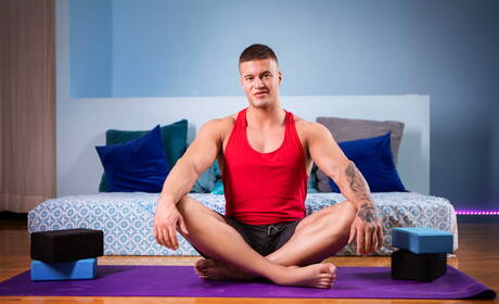 Der muskulöse Amerikaner Felix Fox und der muskulöse Kanadier Clark Delgaty bohren einen Arsch