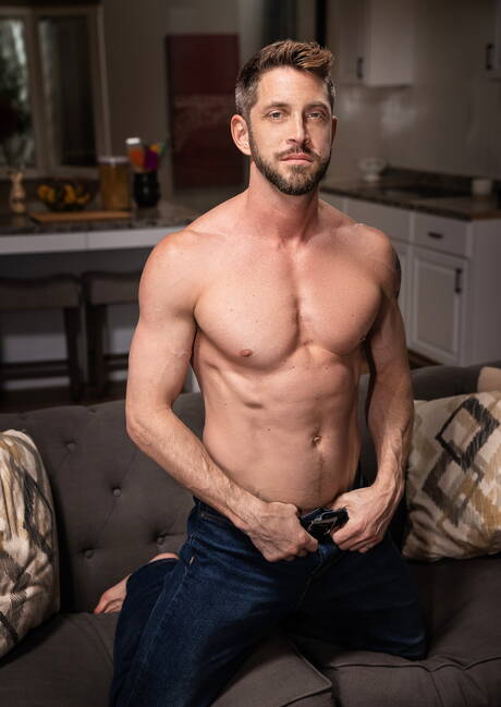 Pretty american guys beautiful boy Ryan Bailey and superstud Johnny Ford fuck after blowjob