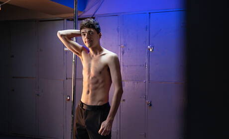 Canadian muscular Malik Delgaty and american hot twink Troye Dean sucking and screwing each other in shower