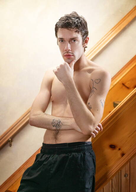 Men: 大力士艾登·雅各布斯和美國年輕人克里斯·庫爾上演熱辣情侶戲