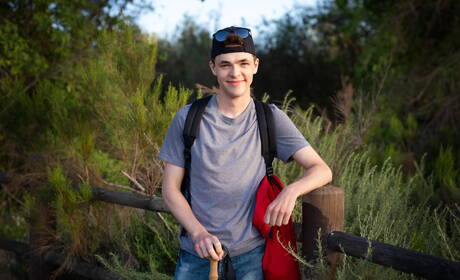 Men.com: Pretty american boys young dude Joey Mills and pretty boy Troye Dean have a good anal sex outdoor