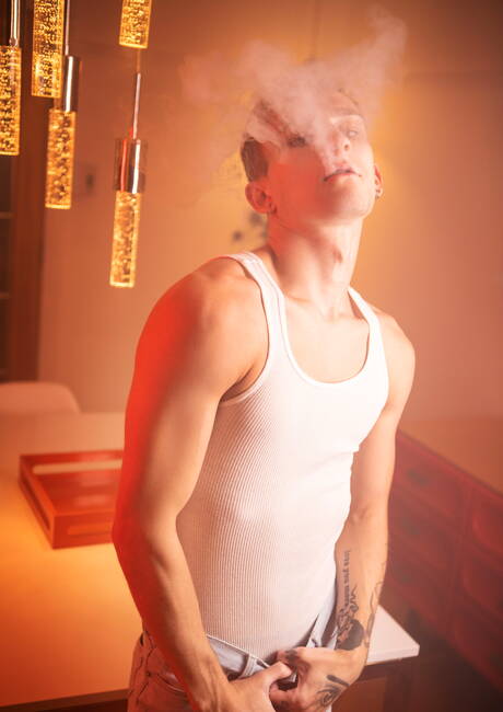 美國帥哥Theo Brady和加拿大猛男Tony Dangelo互相吸吮和操弄