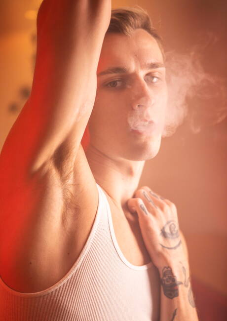 美國帥哥Theo Brady和加拿大猛男Tony Dangelo互相吸吮和操弄