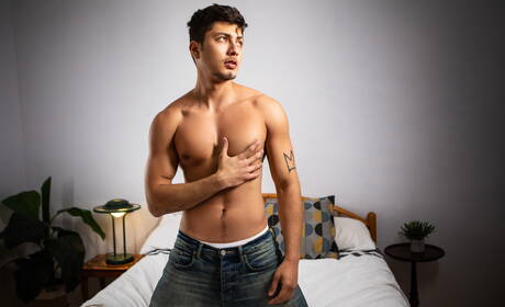 El jovencito latino Angel Rivera y el toro canadiense Malik Delgaty en una escena homosexual caliente