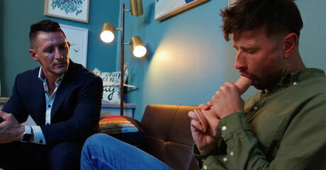 Der amerikanische Muskelprotz Jax Thirio und der haarige englische Hengst Drew Dixon bei heißer Arschfick-Action mit Fisting