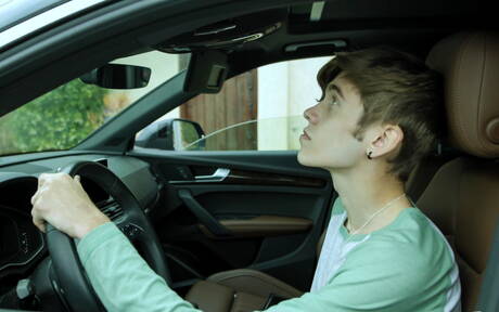 Los chicos sexys Kyle Connors, Hoss Kado y Levi Rhodes en un trío caliente con sexo anal