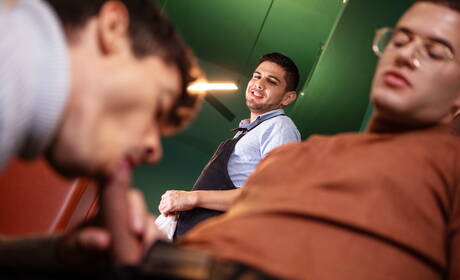 身材魁梧的拉丁裔美女Ashton Summers和加拿大帥哥Clark Delgaty上演激情熱辣情侶戲