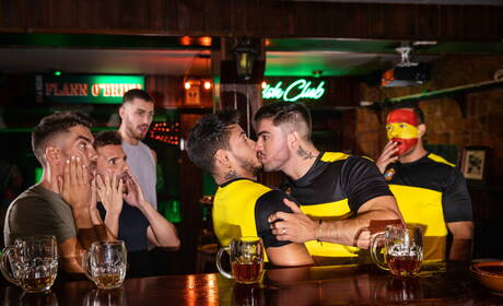 Seksowny kumpel Daniel Montoya i atrakcyjny facet Alejo Ospina uprawiają dobry seks analny