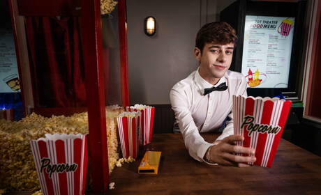 De jonge Amerikaanse Joey Mills en Devy hebben goede seks