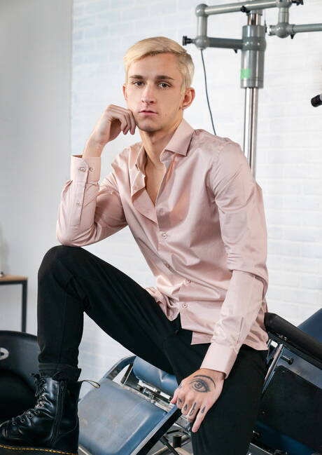 De knappe Amerikaanse jongen Theo Brady en de knappe jongen Phillipe Massa hebben een hete seksdate