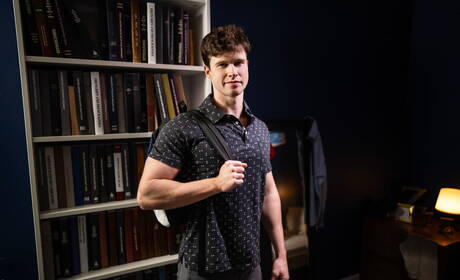 Les copains torrides Kyle Connors, Finn Harding et Felix Fox dans un trio de sexe hard