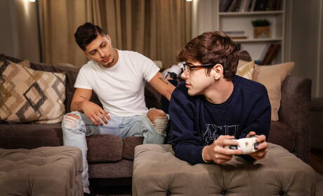 Heiße amerikanische Jungs, Twink Joey Mills und der schöne Junge Angel Rivera bei heißem Arschfick