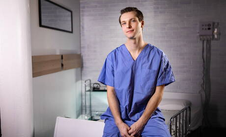 El jovencito canadiense Benjamin Blue y el galán canadiense Clark Delgaty tienen sexo apasionado