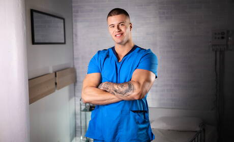 El jovencito canadiense Benjamin Blue y el galán canadiense Clark Delgaty tienen sexo apasionado