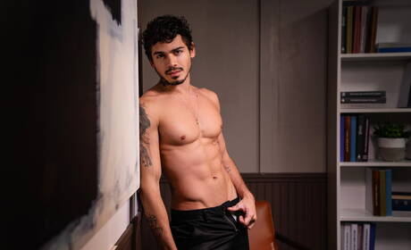 Latynoski siłacz Ashton Summers i Devy pokazują umięśnione ciało