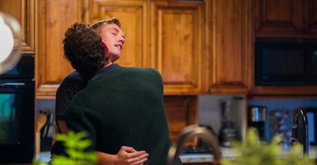 Les stars américaines, le jeune Jack Bailey et le beau mec Greg Mckeon, baisent le cul après avoir sucé