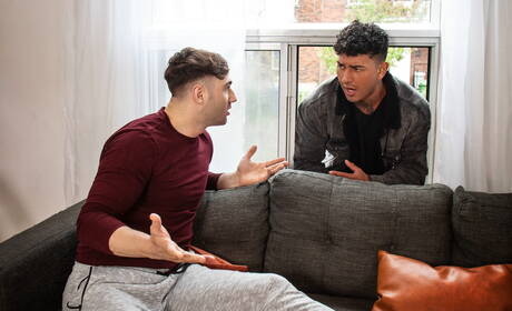 섹시한 남자 마이클 보스턴, 클라크 델가티, 켄조 알바레즈가 3P 항문 섹스를 즐긴다