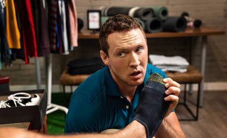 미국 남성 피어스 파리스와 라틴계 덩치 큰 남자 애쉬튼 서머스가 자지 빨고 나서 엉덩이를 삽입