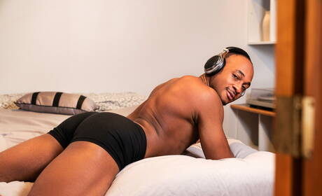 Die sexy Typen Trent King, Felix Fox und Clark Delgaty haben zu dritt interracialen Analsex