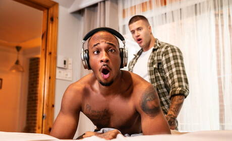 Men: Sexy guys Trent King, Felix Fox and Clark Delgaty have 3some interracial anal sex