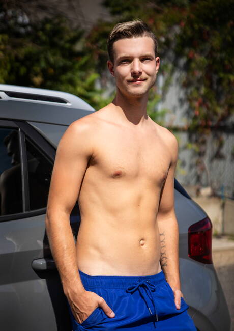 無恥的男孩 Theo Brady、Markus Kage 和 Benjamin Blue 在戶外享受三人性愛