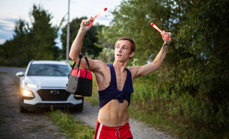 無恥的男孩 Theo Brady、Markus Kage 和 Benjamin Blue 在戶外享受三人性愛