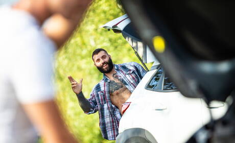 無恥的男孩 Theo Brady、Markus Kage 和 Benjamin Blue 在戶外享受三人性愛