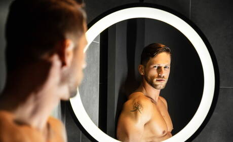 Americanos famosos, o forte Roman Todd e o musculoso Dean Dallas em sexo anal quente