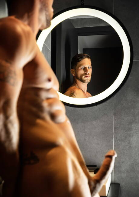 Americanos famosos, o forte Roman Todd e o musculoso Dean Dallas em sexo anal quente