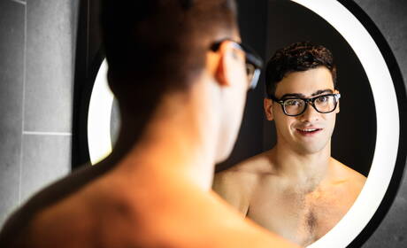 Americanos famosos, o forte Roman Todd e o musculoso Dean Dallas em sexo anal quente