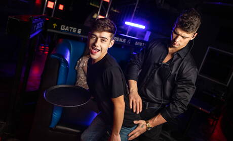 De jonge Amerikaanse Joey Mills en de gespierde Canadese Malik Delgaty in een hete kontneuk