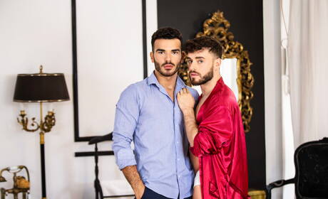 Men: Spanish hunk Pol Prince and spanish stud Manuel Reyes sucking and screwing each other in bath