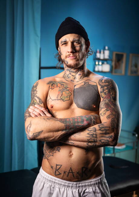 加拿大大力士 Bo Sinn 和加拿大公牛 Malik Delgaty 互相吸吮和操弄