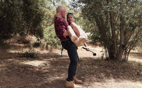 Nice american boys well-built Dakota Payne and beefy Matthew Figata fuck after blowjob outside