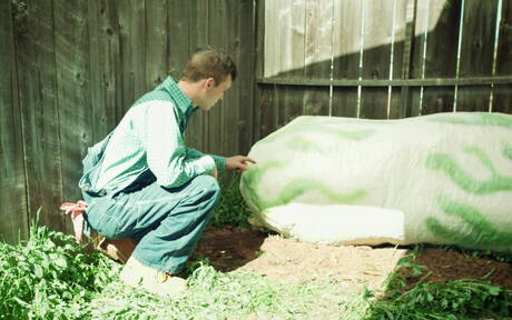 Seksowni Amerykanie, twardziel Roman Todd i przystojny facet Scott Finn jeżdżą na kutasie z fistingiem na zewnątrz