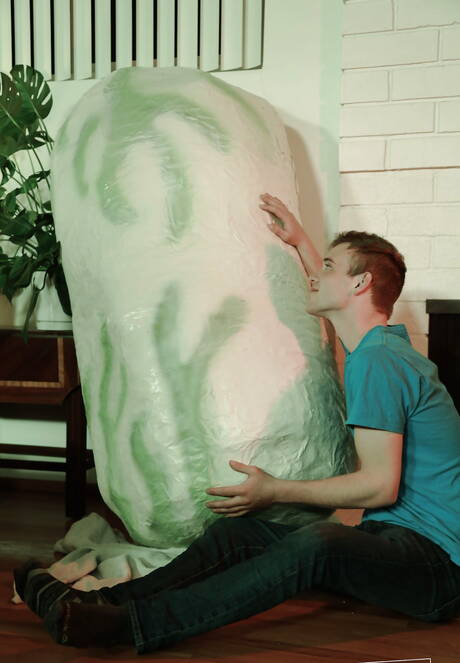 Seksowni Amerykanie, twardziel Roman Todd i przystojny facet Scott Finn jeżdżą na kutasie z fistingiem na zewnątrz