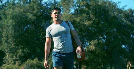 Zwei amerikanische Jungs, der gut gebaute Nico Coopa und der muskulöse Brock Banks, haben draußen einen guten Analsex