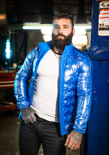 Men.com: Canadian mature bear Markus Kage and canadian twink Sunny D in hot homosexual scene