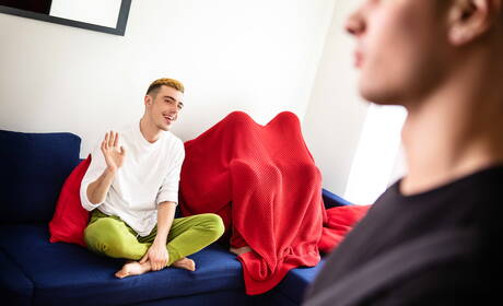 Der schöne kanadische Junge Sean Peek und der kanadische Bulle Malik Delgaty ficken nach dem Saugen in den Arsch