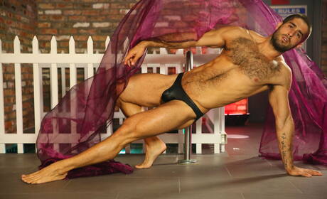 Le beau latino Diego Sans et l