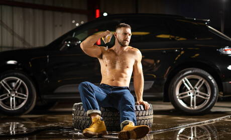 Knappe Amerikaanse bodybuilder Paul Wagner en sterke man Felix Fox in hete homoseksuele actie