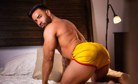 Canadian bull Malik Delgaty and  Mateo Zagal make a love in shower